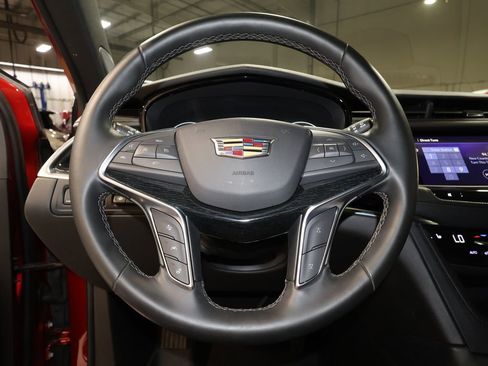 Certified 2025 Cadillac XT5 Premium Luxury w/ Technology Package AWD/4WD image 10