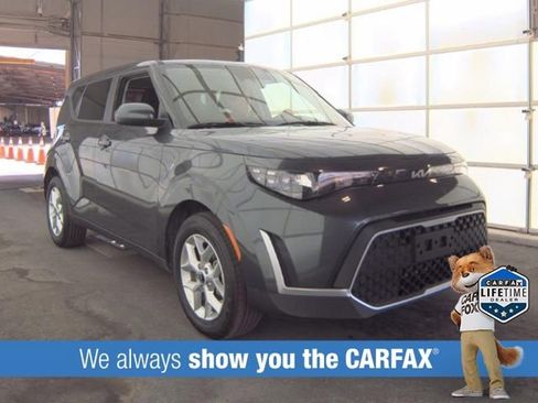Used 2025 Kia Soul LX FWD image 2