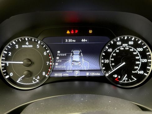 Used 2022 Nissan Armada SV w/ SV Appearance Package image 9