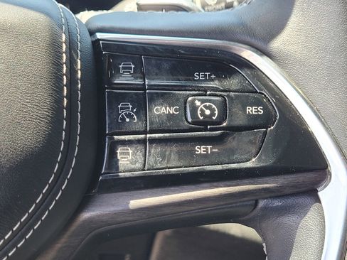 Used 2022 Jeep Grand Cherokee L Overland w/ Luxury Tech Group IV AWD/4WD image 24