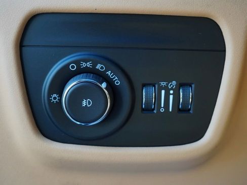 Used 2024 Jeep Grand Cherokee L Summit image 12