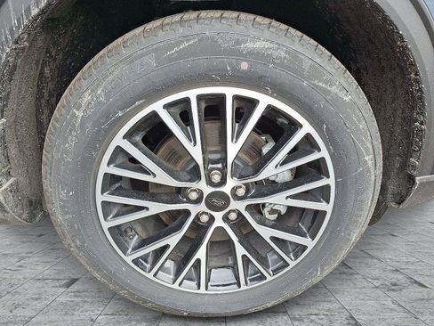 Used 2024 Ford Escape SE w/ PHEV Premium Package image 8