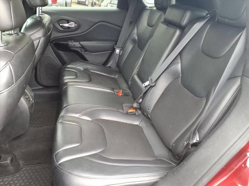 Used 2019 Jeep Cherokee Latitude Plus AWD/4WD image 17