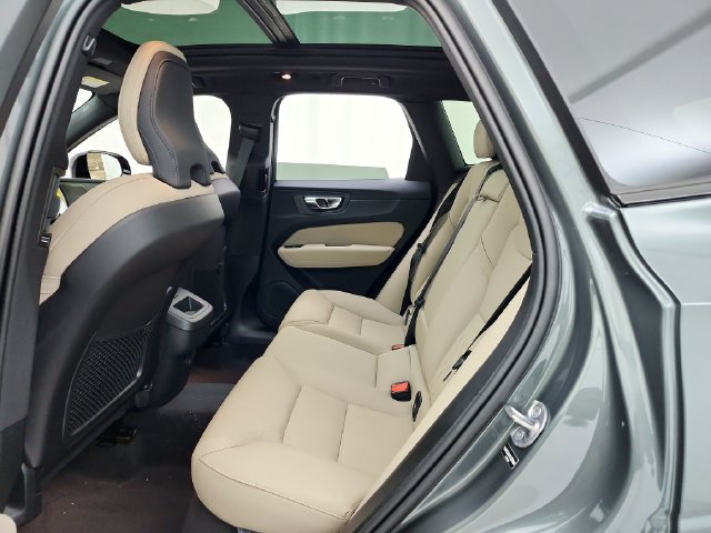 New 2027 Volvo XC60 B5 Plus AWD/4WD image 28