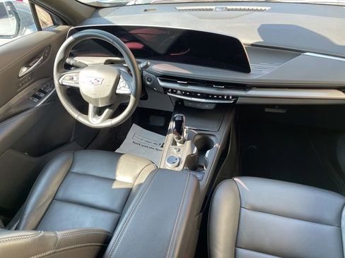 Used 2025 Cadillac XT4 Premium Luxury image 9