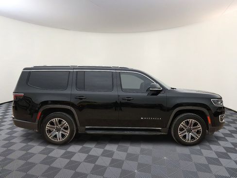 Used 2022 Jeep Wagoneer Series III AWD/4WD image 5