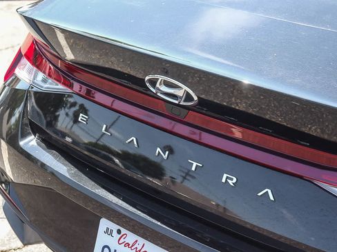Used 2023 Hyundai Elantra SEL w/ Convenience Package FWD image 9