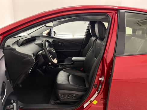 Used 2017 Toyota Prius Prime Advanced FWD image 5