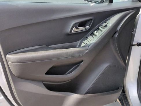 Used 2020 Chevrolet Trax LT w/ LT Convenience Package FWD image 14