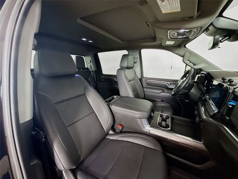 Used 2025 Chevrolet Silverado 2500 LTZ w/ LTZ Convenience Package image 18