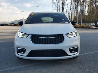 Used 2025 Chrysler Pacifica Select video 2