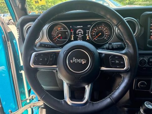 Used 2019 Jeep Wrangler Unlimited Sahara w/ Cold Weather Group AWD/4WD image 16