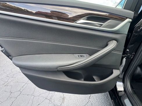 Used 2019 BMW 530e xDrive image 38