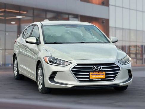 Used 2017 Hyundai Elantra SE FWD image 1