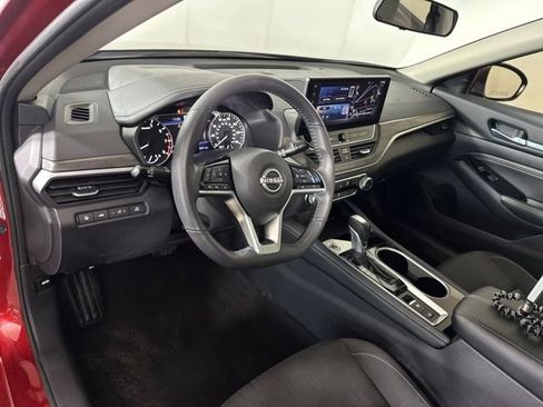 Used 2023 Nissan Altima 2.5 SV w/ SV Premium Package image 13