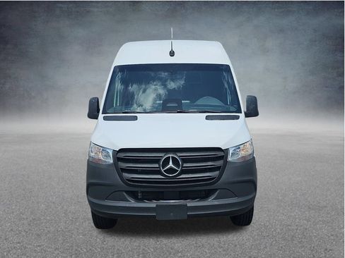 Used 2025 Mercedes-Benz Sprinter 2500 image 10