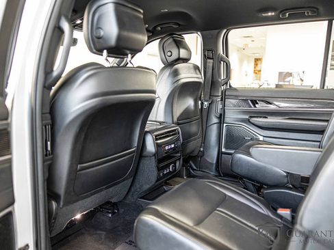 Used 2022 Jeep Wagoneer Series II w/ Flexible Seating Group image 33