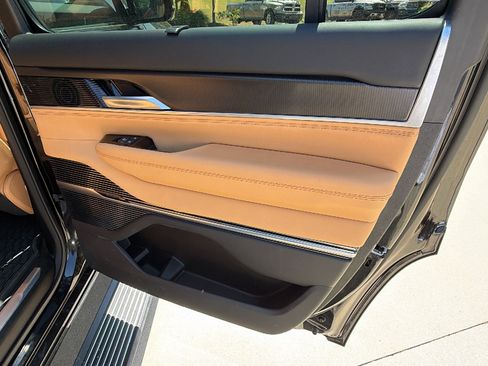 Used 2025 Jeep Grand Wagoneer Series III w/ Rear Seat Video Group 1 AWD/4WD image 21