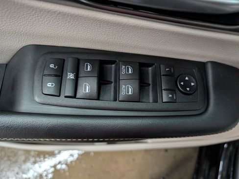 Used 2024 Chrysler Pacifica Touring-L image 56