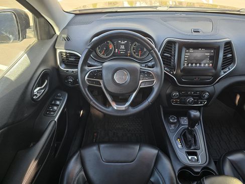 Used 2019 Jeep Cherokee Latitude Plus image 14