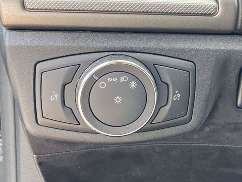 Used 2018 Ford Fusion SE w/ Fusion SE Technology Package FWD image 18