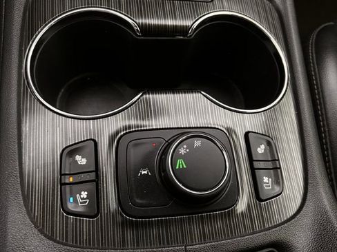 Used 2021 GMC Acadia SLT w/ Elevation Edition image 22