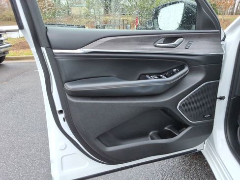 Used 2023 Jeep Grand Cherokee L Overland image 21