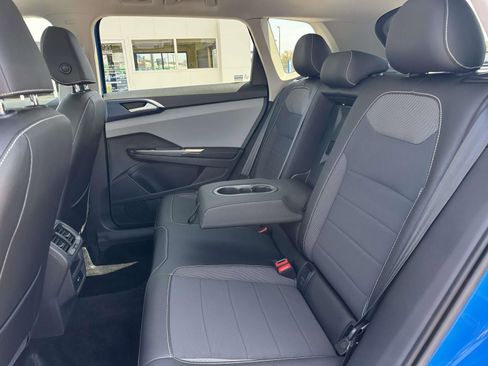 Used 2024 Volkswagen Taos SE image 13