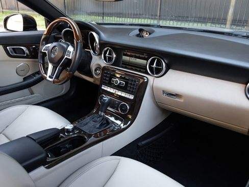 Used 2013 Mercedes-Benz SLK 250 image 14