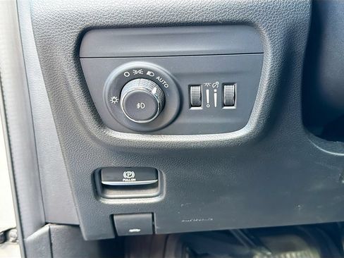 Used 2022 Jeep Grand Cherokee L Limited AWD/4WD image 10