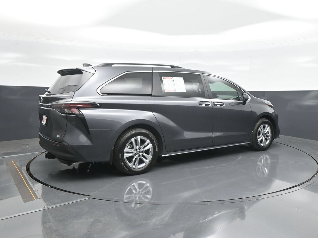 Used 2025 Toyota Sienna XLE w/ XLE Plus Package AWD/4WD image 7