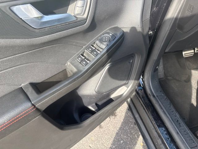 Used 2024 Ford Escape ST-Line w/ Tech Pack #1 AWD/4WD image 18