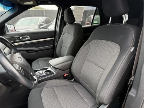 Used 2019 Ford Explorer XLT w/ Equipment Group 201A FWD image 14