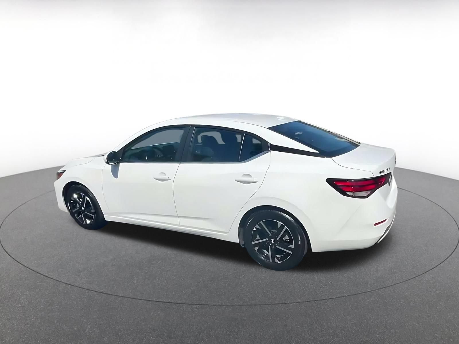 Used 2025 Nissan Sentra SV FWD image 9