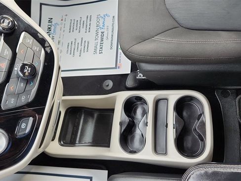 Used 2022 Chrysler Voyager LX image 24