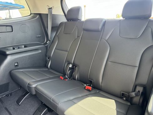Used 2023 Kia Telluride EX w/ EX Captain's Chair Package image 39