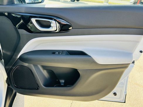 Used 2022 Jeep Compass Limited image 28