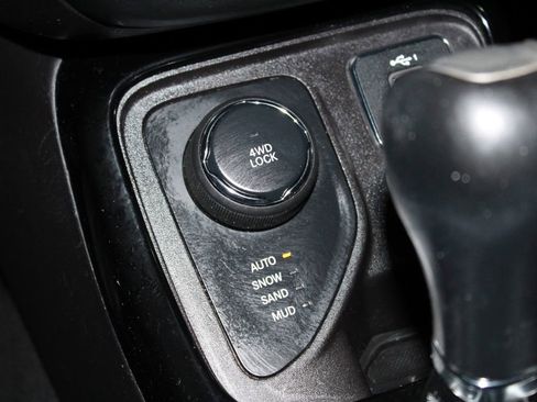 Used 2020 Jeep Compass Latitude image 15