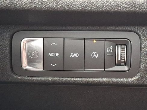 Used 2024 Chevrolet Traverse LT w/ Enhanced Driving Package AWD/4WD image 25
