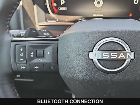 Used 2025 Nissan Rogue SL AWD/4WD image 24
