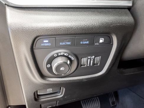 Certified 2022 Jeep Grand Cherokee Overland w/ Luxury Tech Group IV AWD/4WD image 14