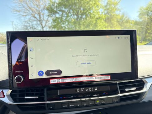 Used 2025 Toyota Sienna XLE image 21