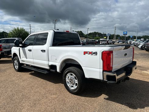 Used 2025 Ford F250 XLT w/ FX4 Off-Road Package AWD/4WD image 2