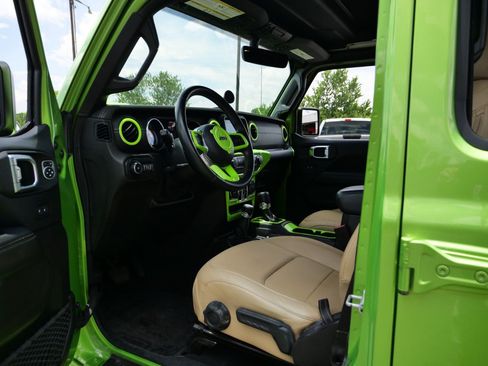Used 2019 Jeep Wrangler Unlimited Sahara w/ Quick Order Package 24M Moab AWD/4WD image 22