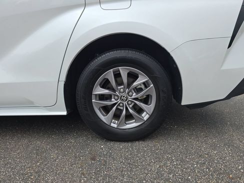 Certified 2024 Toyota Sienna XLE FWD image 37