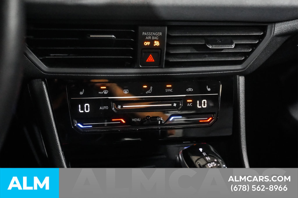Used 2025 Volkswagen Jetta SE FWD image 38