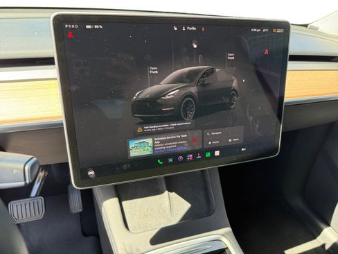Used 2023 Tesla Model Y 2WD image 12