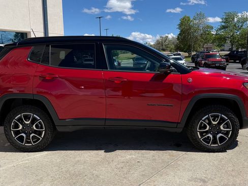 Used 2025 Jeep Compass Trailhawk AWD/4WD image 4