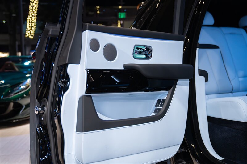 Used 2025 Rolls-Royce Cullinan AWD/4WD image 19