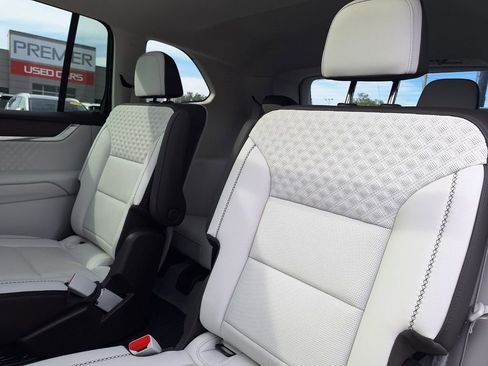Used 2024 GMC Acadia Denali FWD image 24